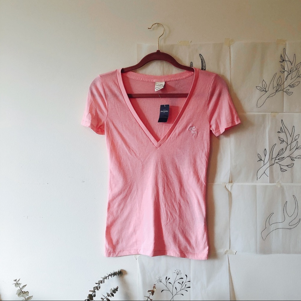 Abercrombie & Fitch Pink V neck tee. Woman Size 4